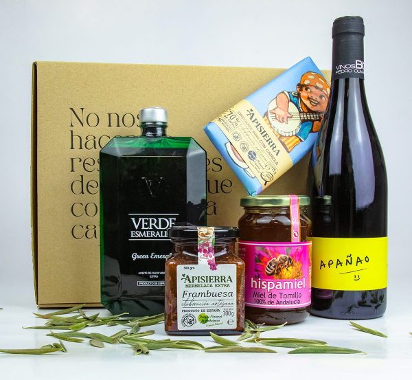 Caja Regalo Delicias Gourmet con aceites de oliva virgen extra, mermeladas y embutidos selectos, la mejor selección para paladares exigentes.