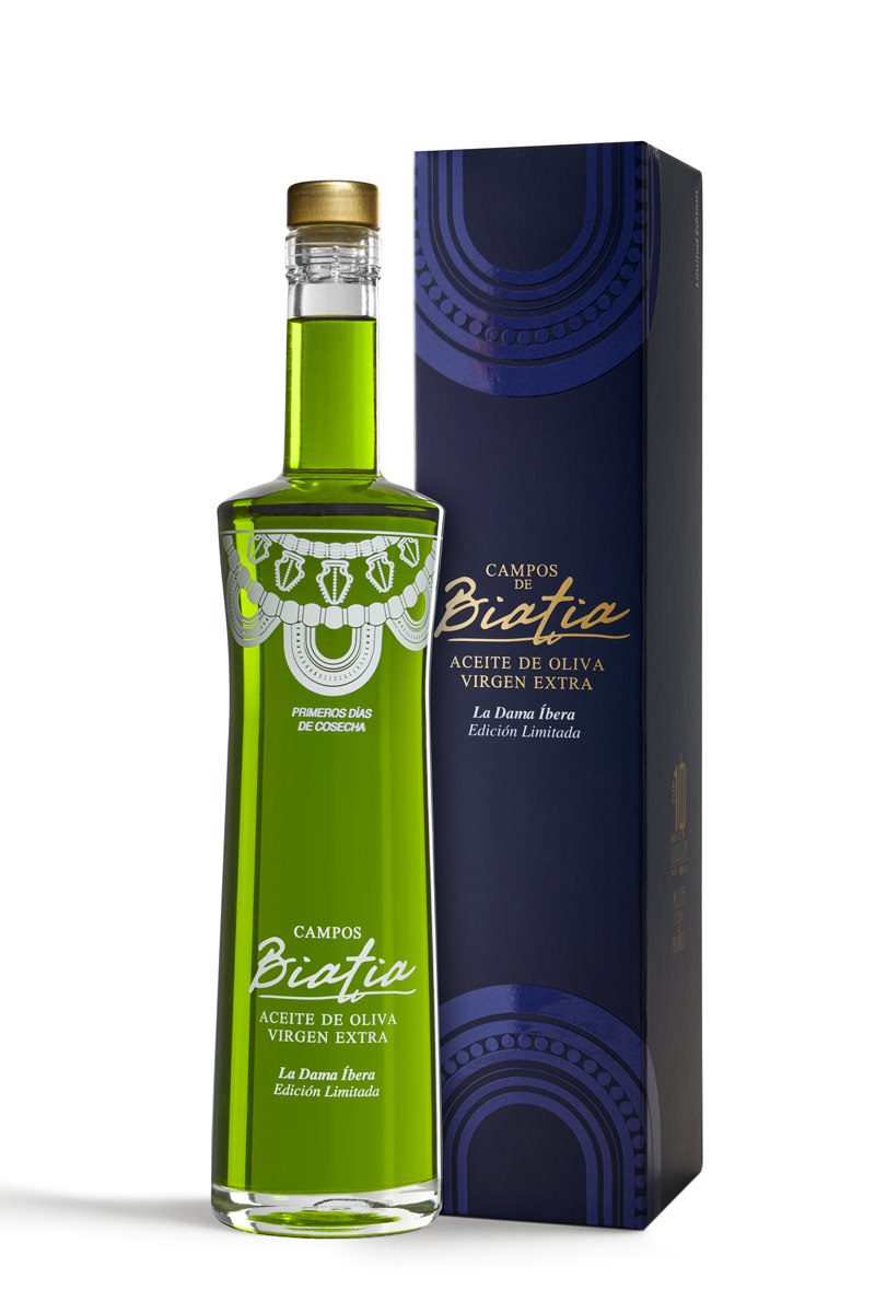 Botella transparente con Aceite de Oliva Virgen Extra Campos de Biatia Picual Temprano, destacando su color verde brillante y frescura.